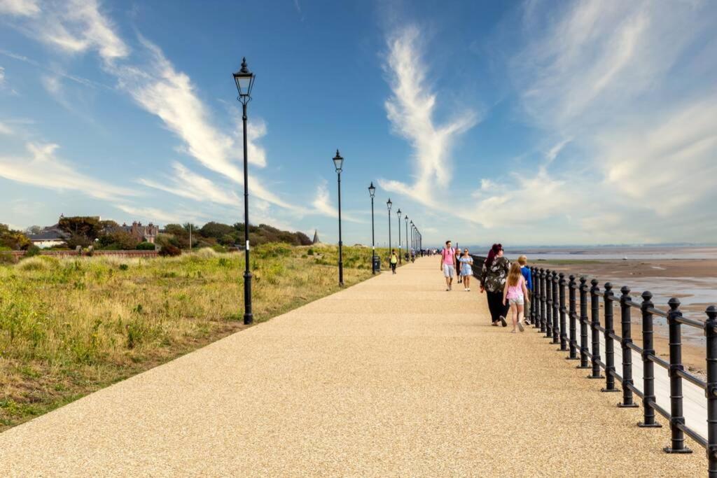 A Charming, Spacious 2 Bedroom Apartment In Lytham Lytham St Annes Eksteriør billede