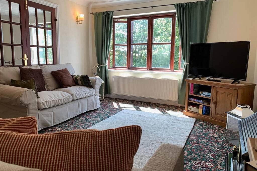A Charming, Spacious 2 Bedroom Apartment In Lytham Lytham St Annes Eksteriør billede