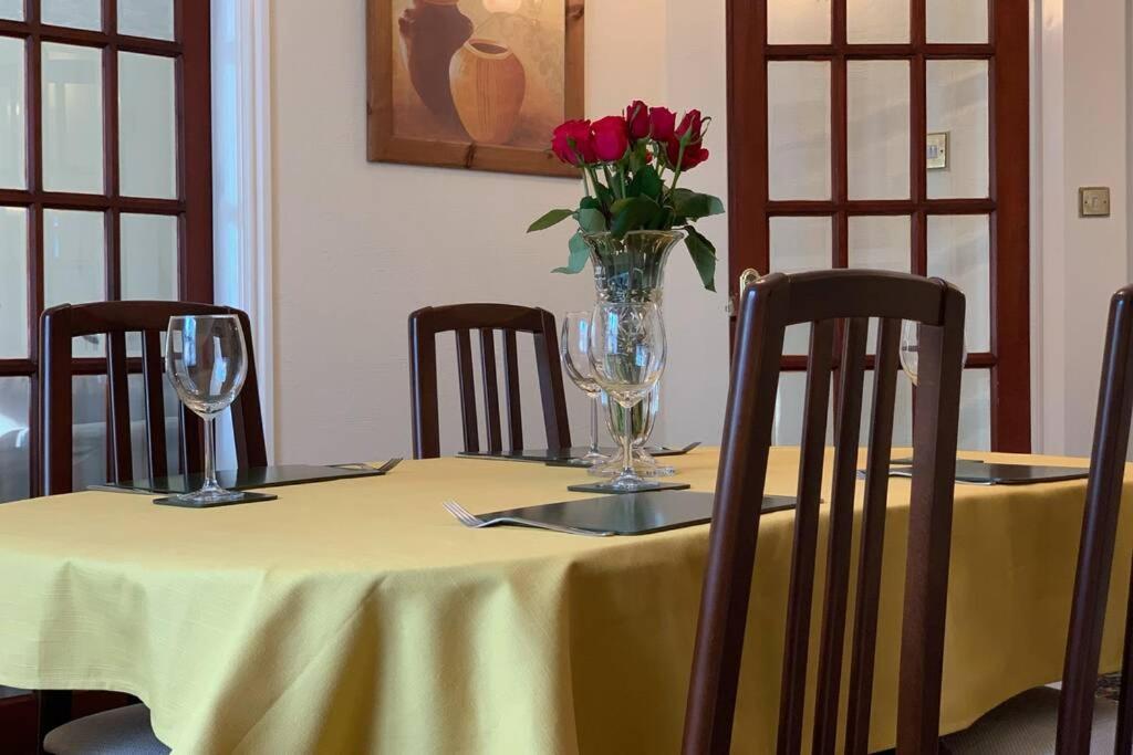 A Charming, Spacious 2 Bedroom Apartment In Lytham Lytham St Annes Eksteriør billede
